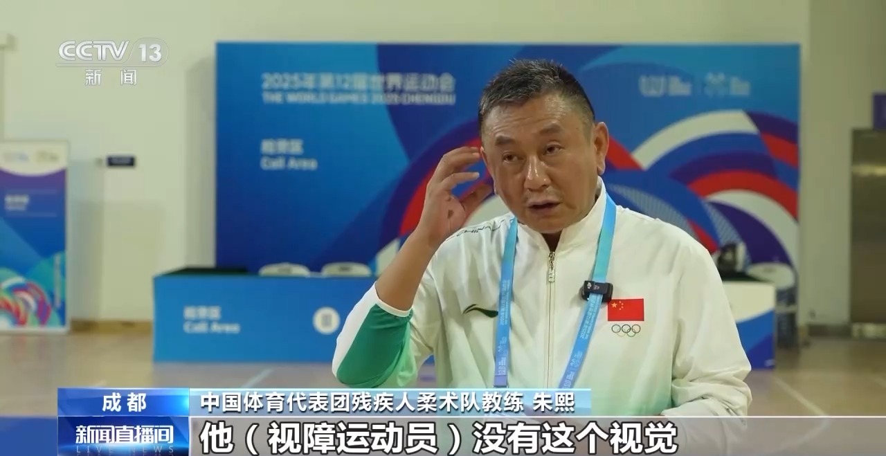 stron, 央视新闻客, 他用手摸出